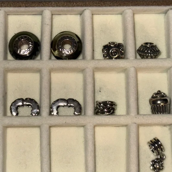 Pandora silver 7.5” bracelet and 25 charms with box and bonus charm - Picture 5 of 6